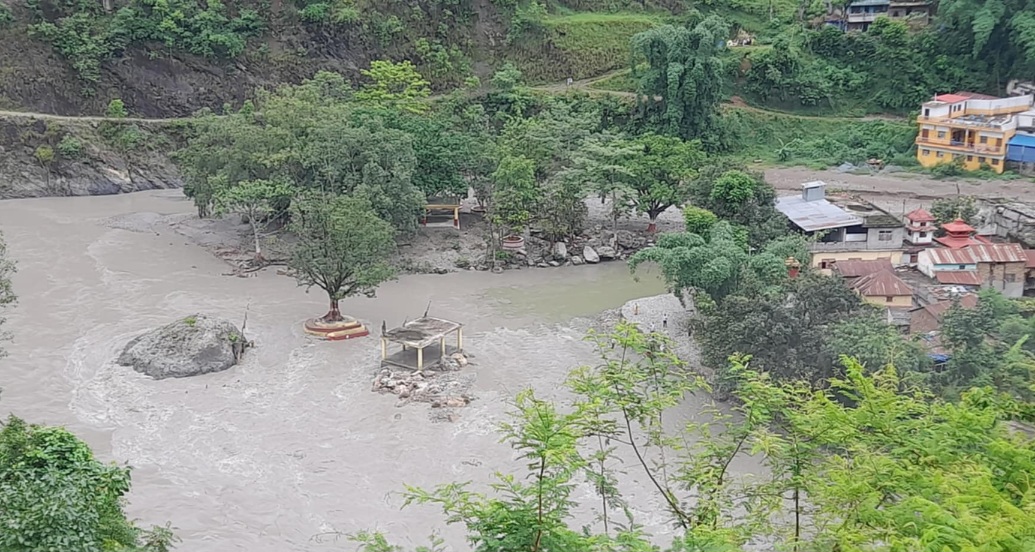 बाढीले विश्वकै ठूलो शालिग्राम शिला डुबानमा